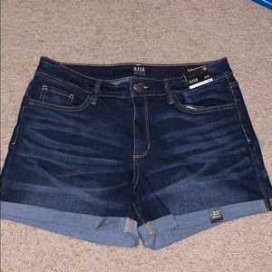 a.n.a. Jean Shorts